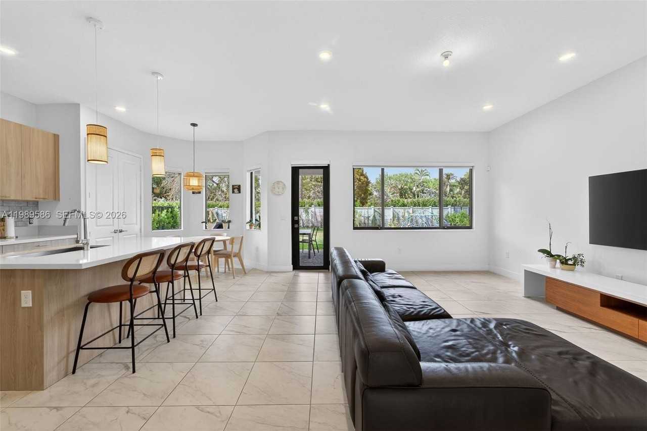 8267 Sw 120th Ter - Photo 6 of 50