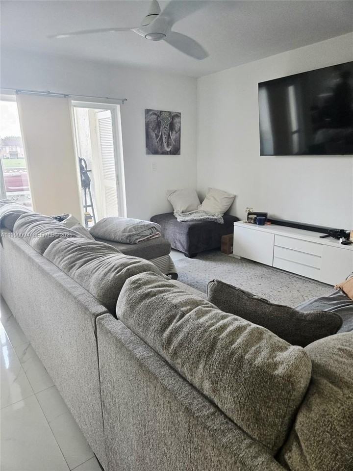 860 Nw 92nd Ave #860 - Photo 5 of 25