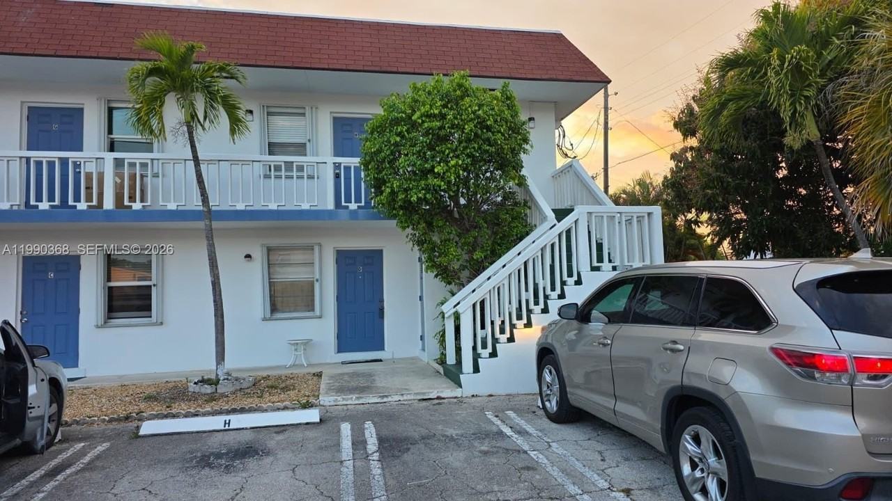 609 Ne 6th Ct #D - Photo 3 of 17