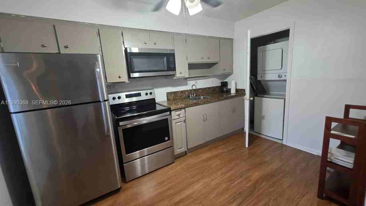 609 Ne 6th Ct #D - Photo 5 of 17