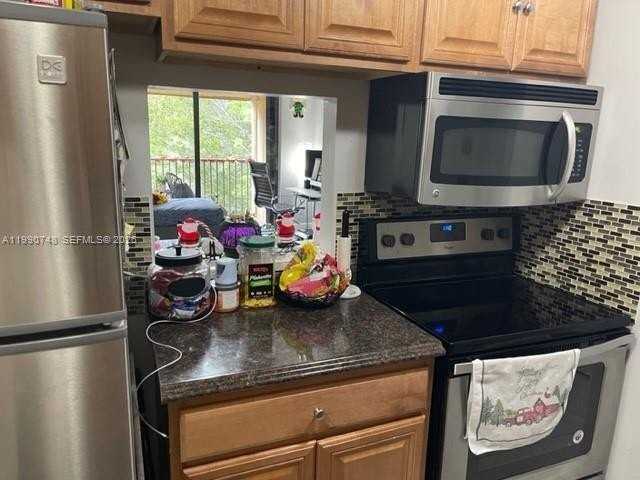 14421 N Kendall Dr #407M - Photo 5 of 19