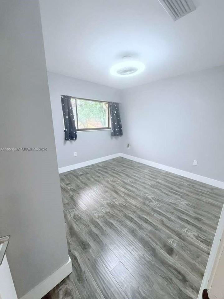 8517 Nw 9th Pl - Photo 3 of 27