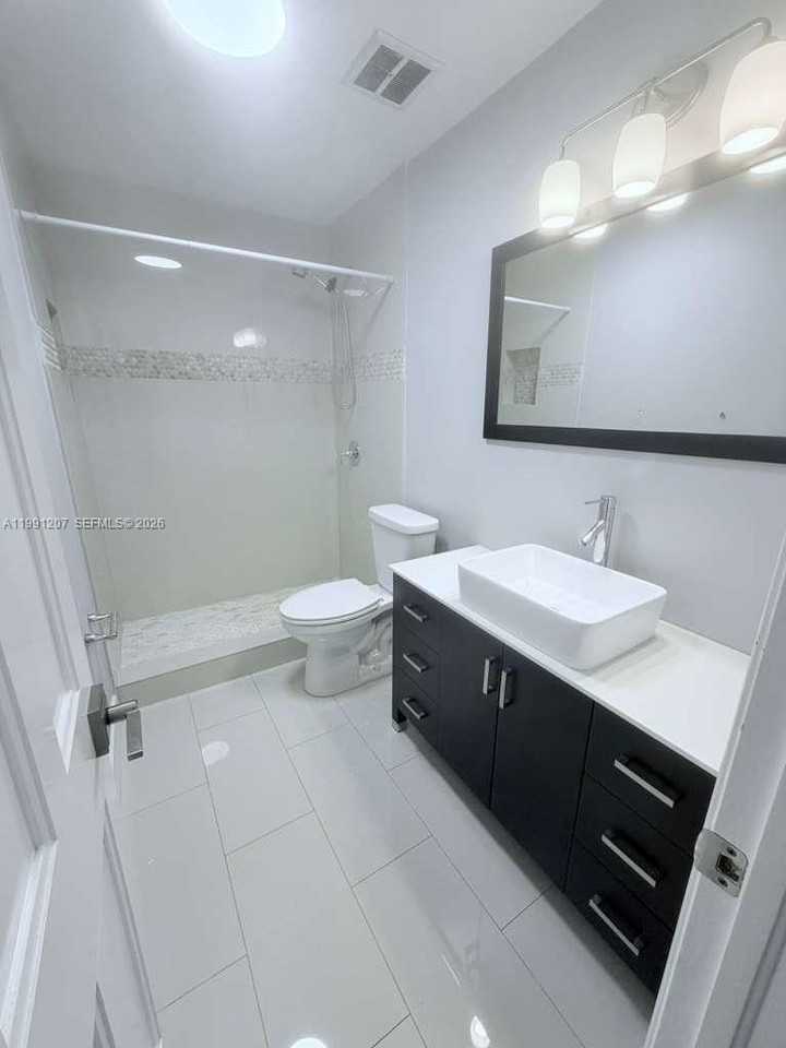 8517 Nw 9th Pl - Photo 5 of 27