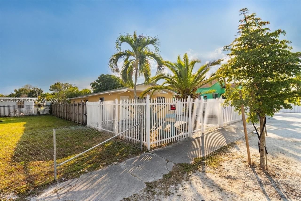 1518 Nw 65th St #0 - Photo 3 of 24