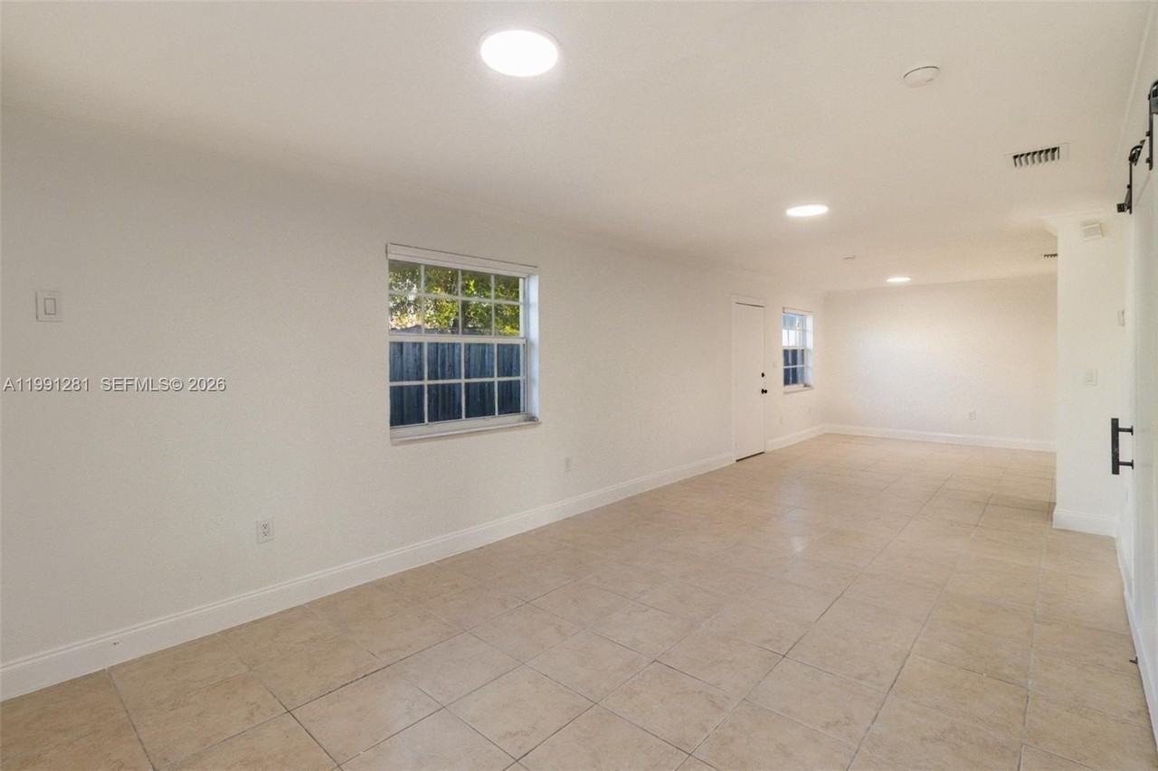 1518 Nw 65th St #0 - Photo 5 of 24