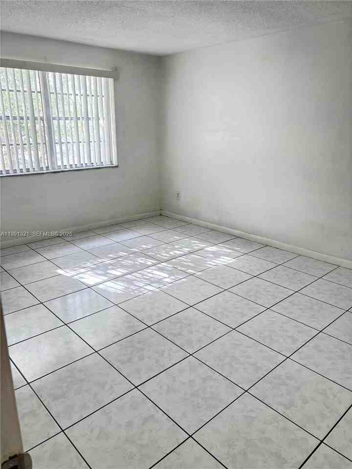 4270 Nw 79th Ave #2D - Photo 6 of 7