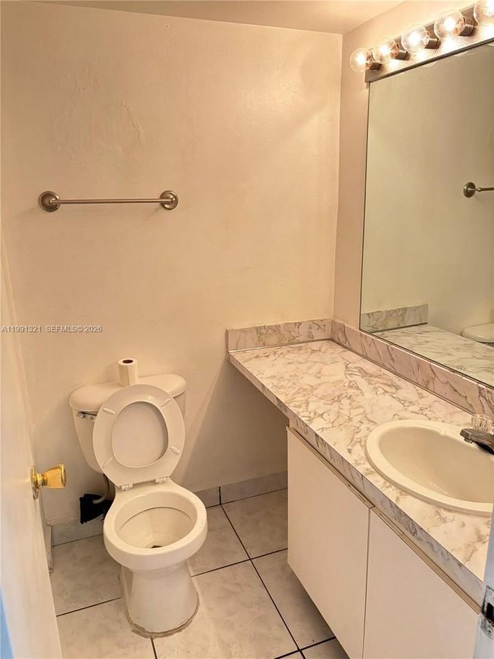 4270 Nw 79th Ave #2D - Photo 7 of 7