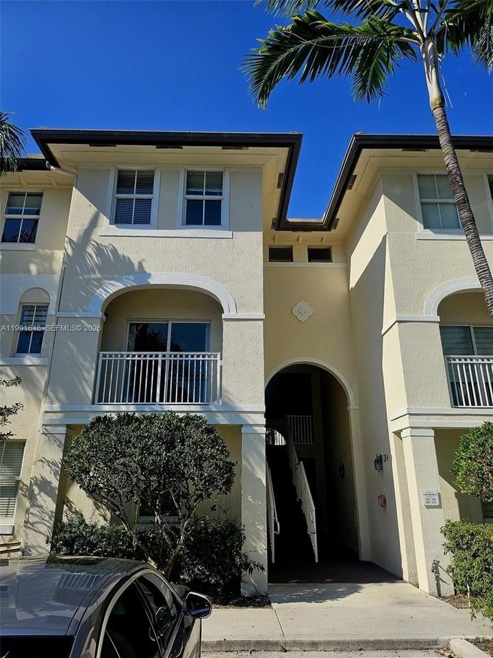 11403 Nw 89th St #209