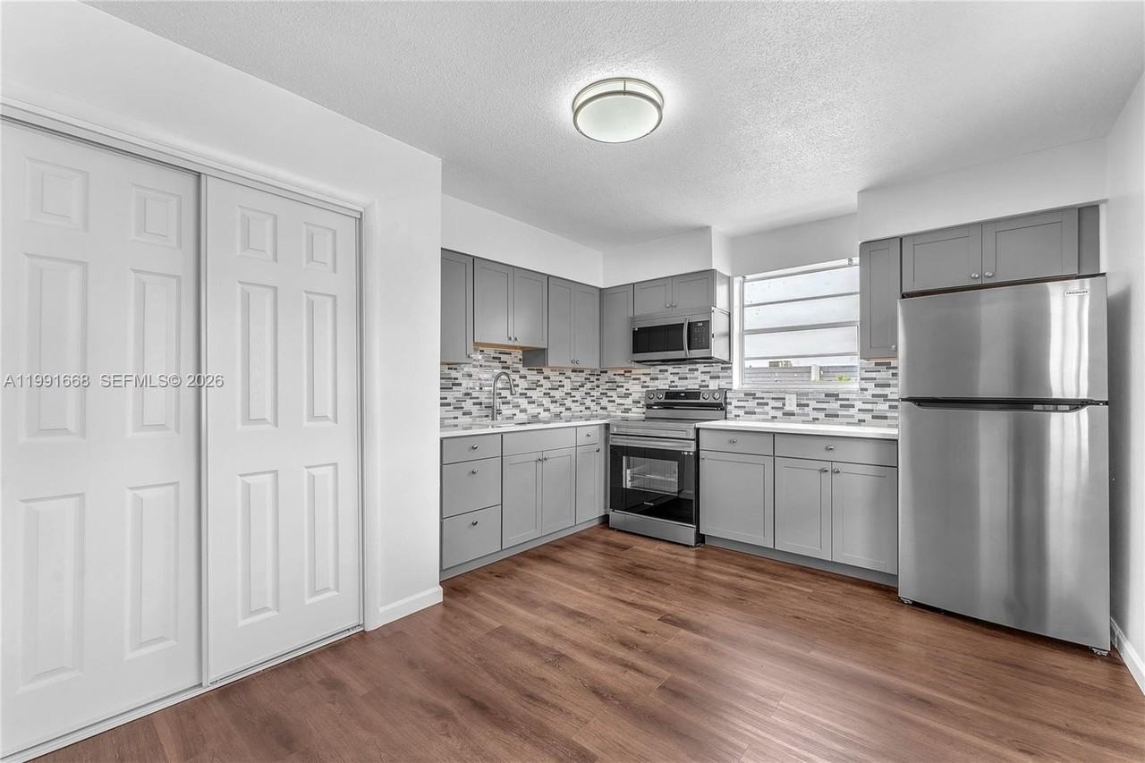 3750 Sw 59th Ave #3 - Photo 2 of 7