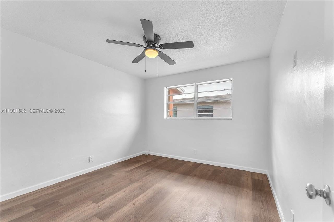 3750 Sw 59th Ave #3 - Photo 5 of 7