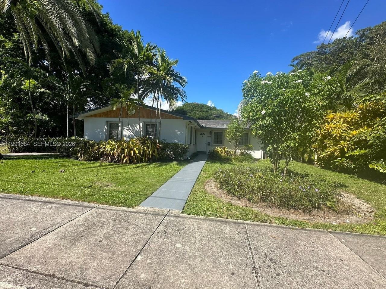 3755 Oak Ave - Photo 3 of 16