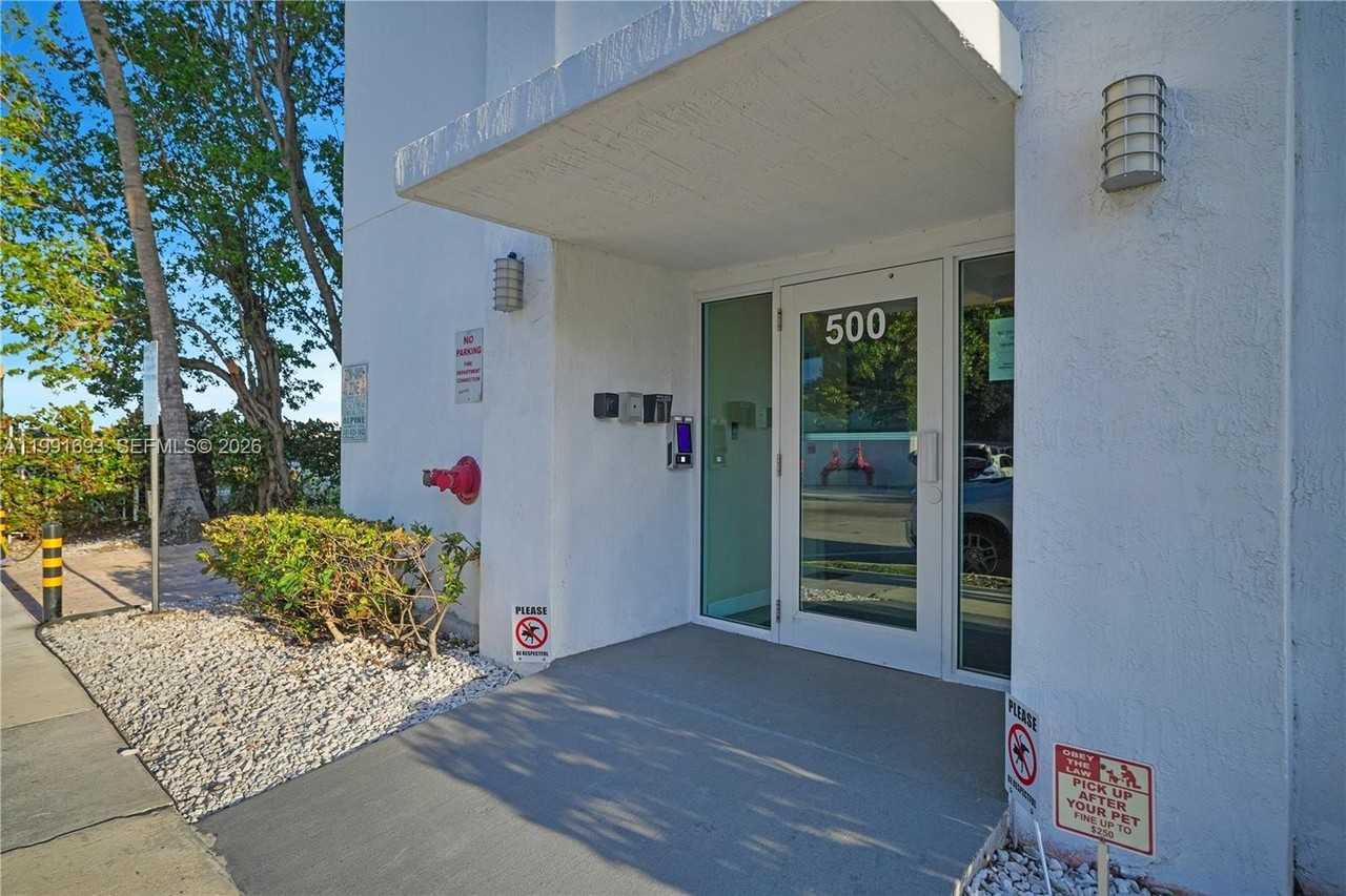 500 Ne 29th St #703 - Photo 5 of 26