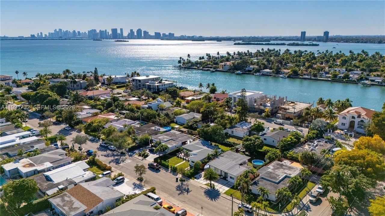 7548 Adventure Ave - Photo 5 of 39