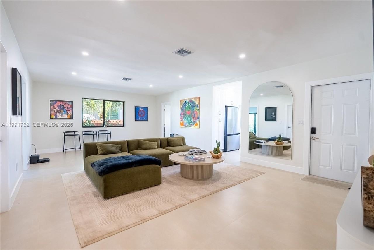 7548 Adventure Ave - Photo 7 of 39