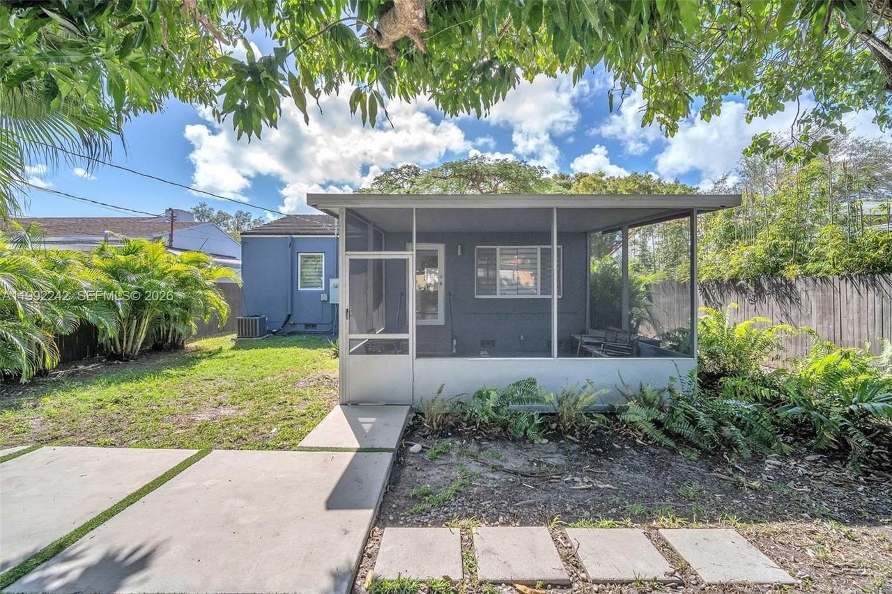 2537 Sw 15th St - Photo 6 of 37