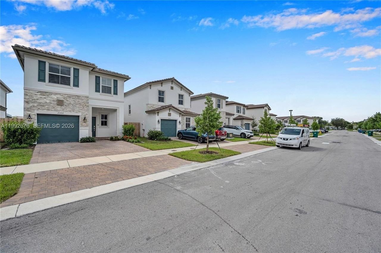 2300 Nw 130th St - Photo 3 of 48