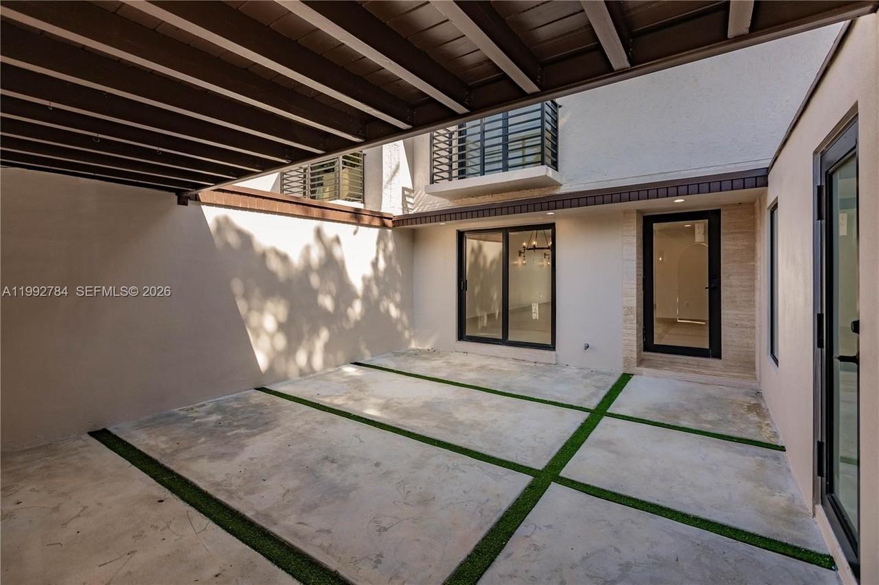 7238 Jacaranda Ln - Photo 3 of 30