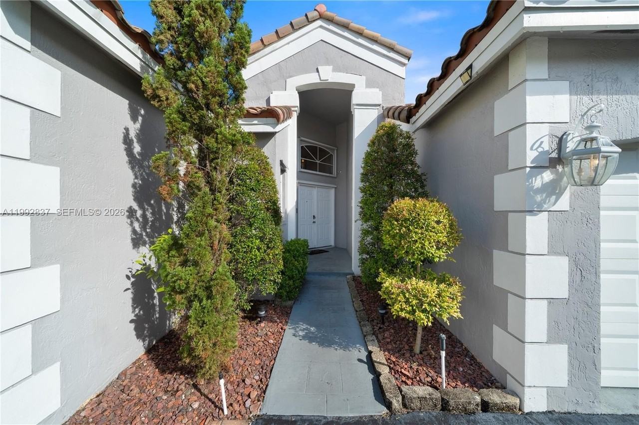 366 Bedford Ave - Photo 4 of 30