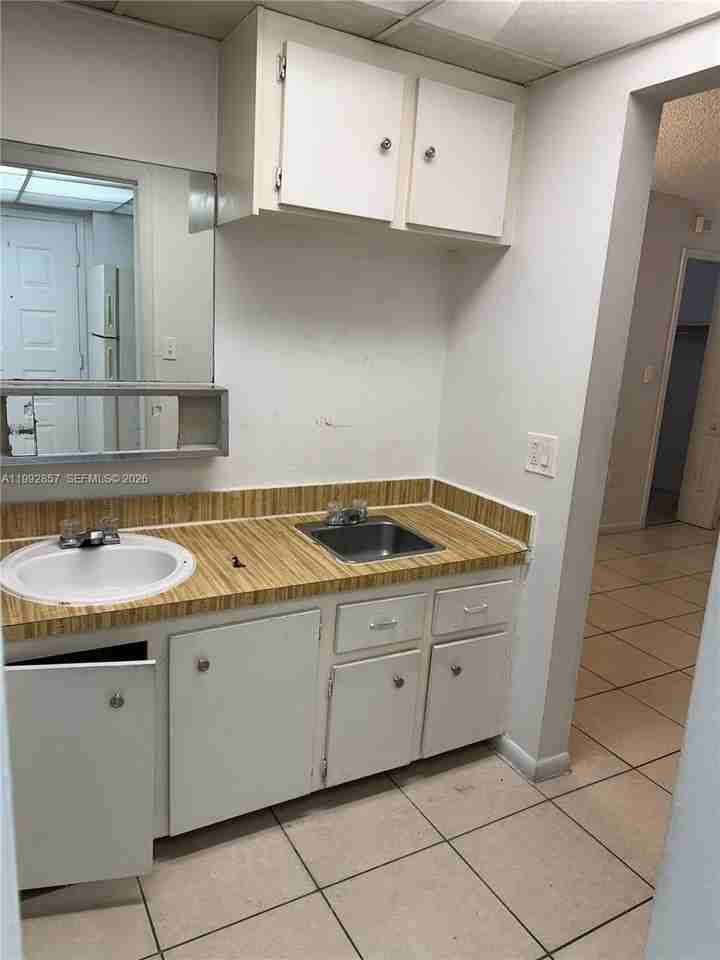 7010 Nw 186th St #5-121A - Photo 6 of 8