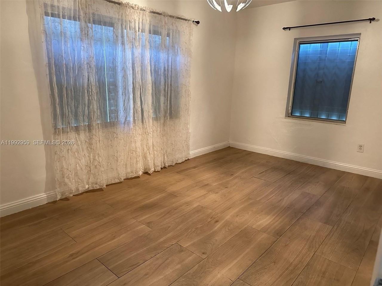 260 W 56th St - Photo 6 of 10