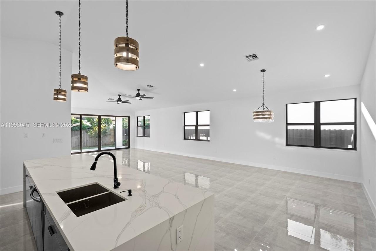 8570 Sw 198th St - Photo 7 of 28