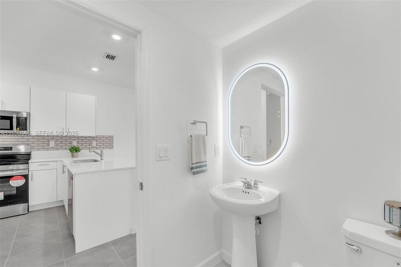 2425 Se 28th Dr #2425 - Photo 5 of 50