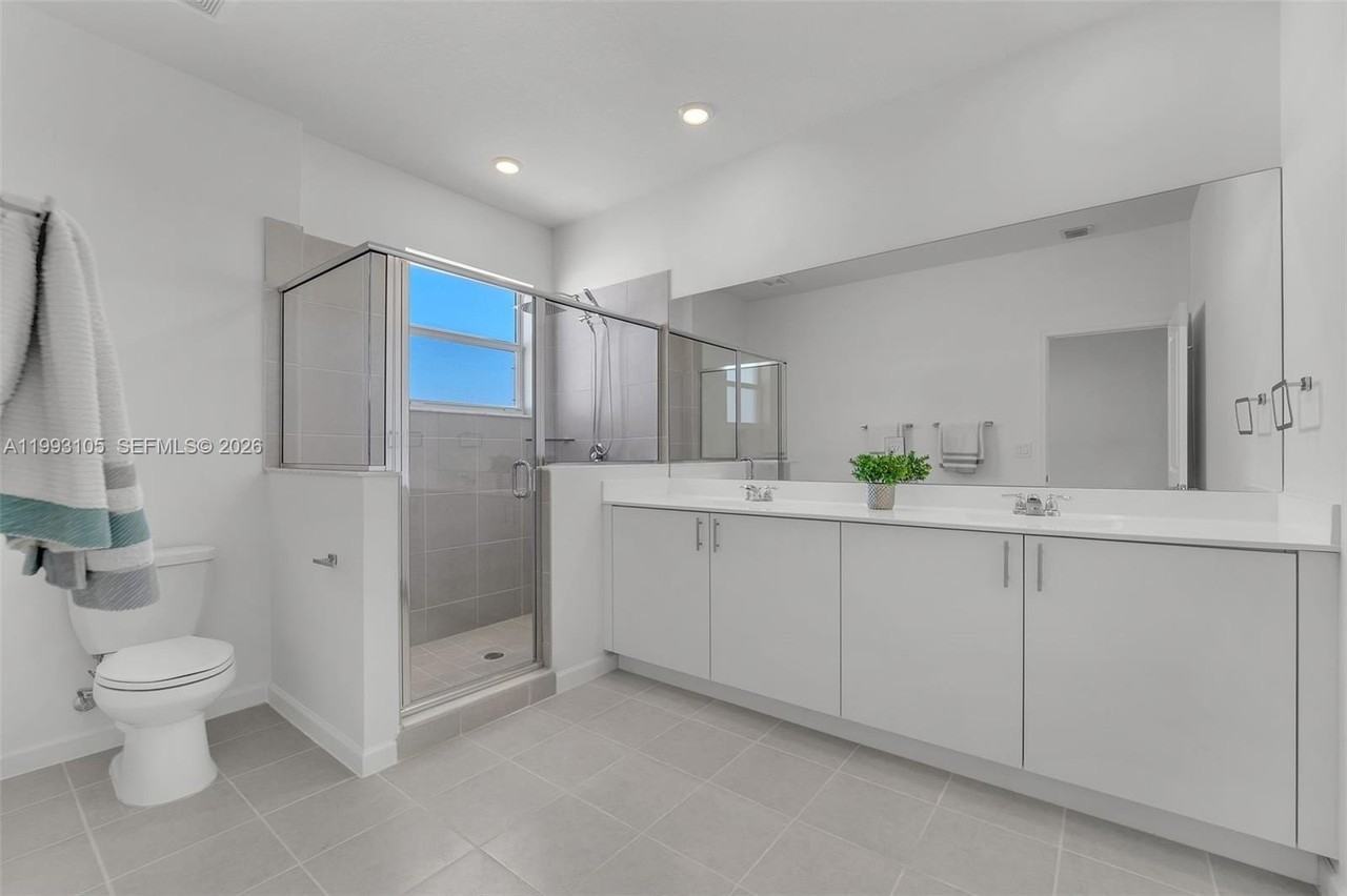 2425 Se 28th Dr #2425 - Photo 7 of 50