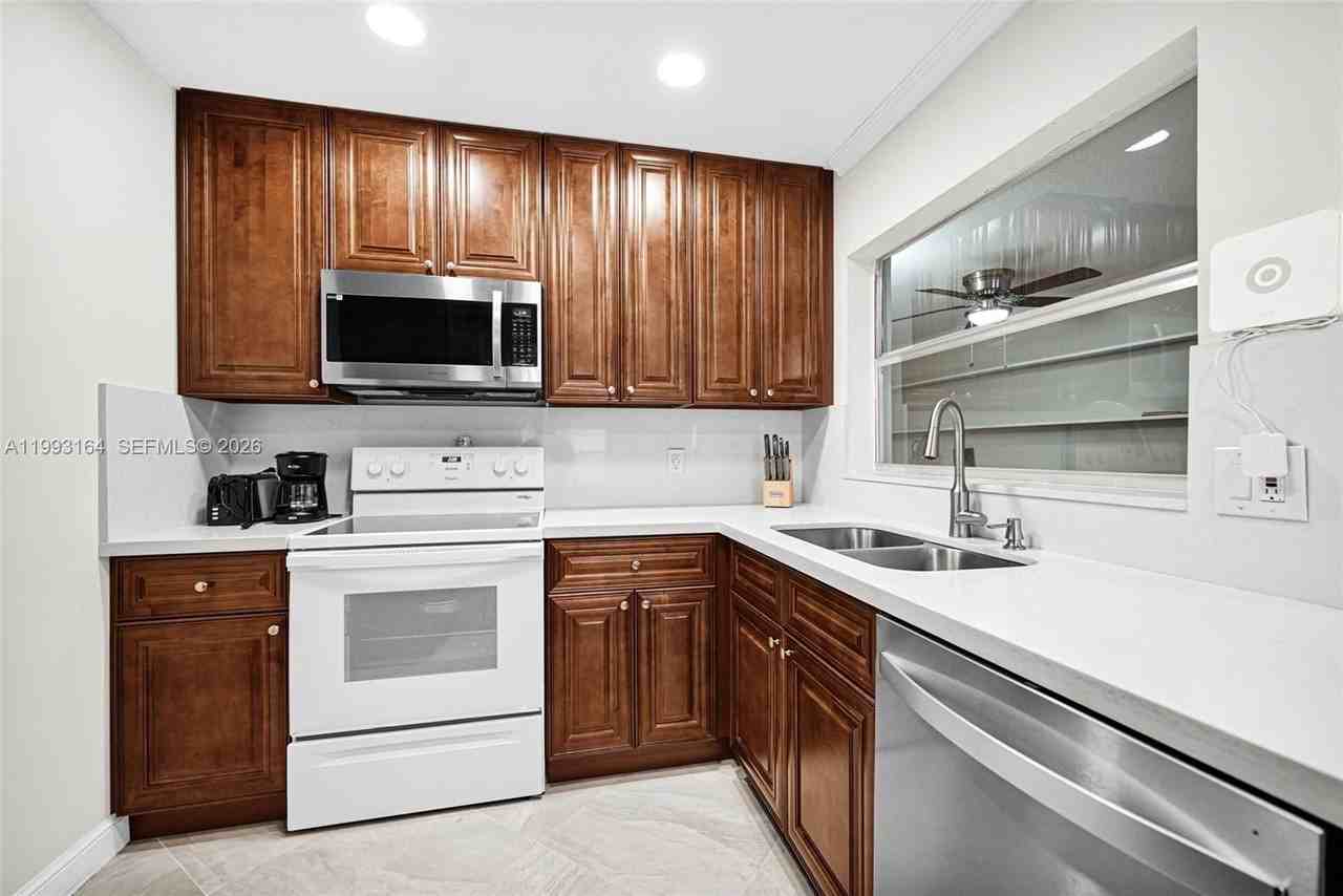 2528 Sw Natura Blvd - Photo 7 of 37