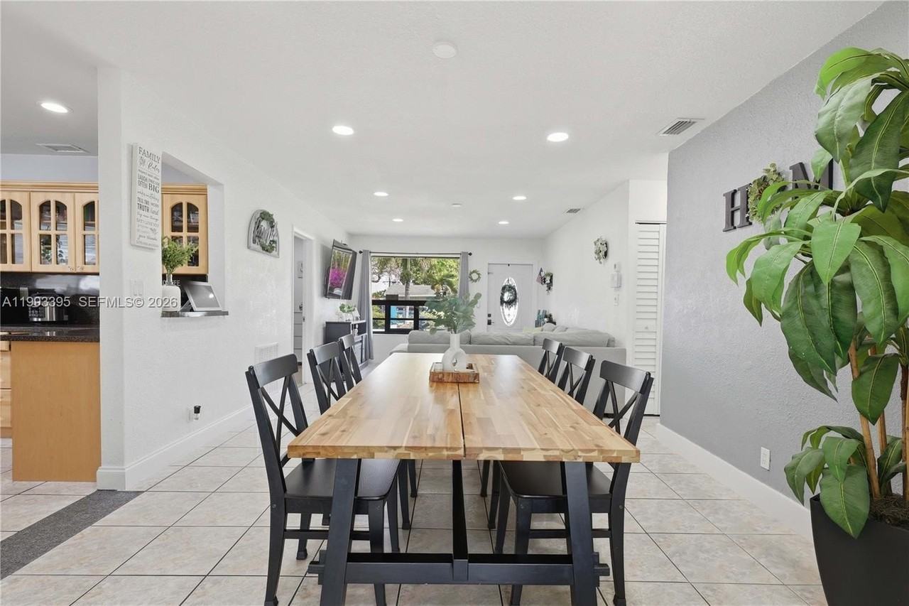 7390 Cleveland St - Photo 3 of 39