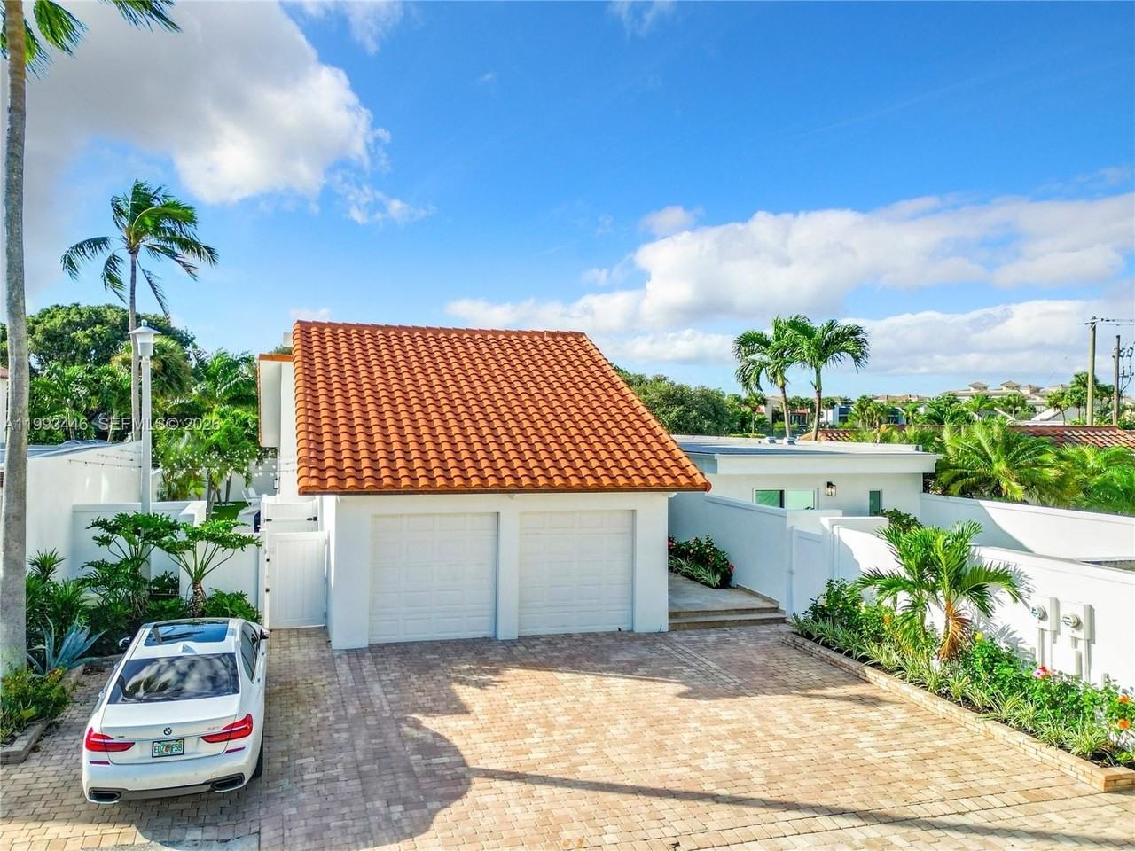 104 Angelfish Ln - Photo 2 of 29