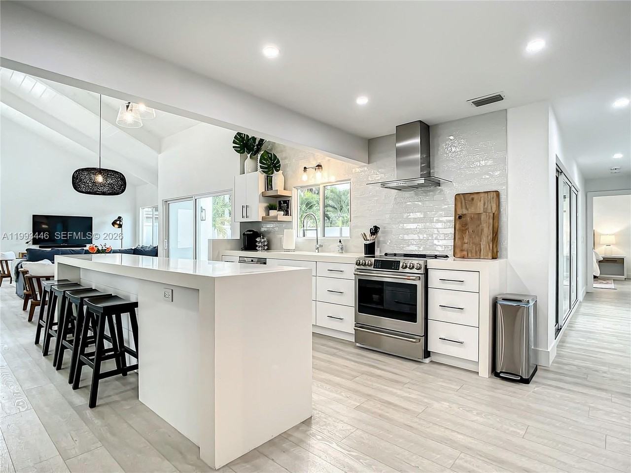 104 Angelfish Ln - Photo 3 of 29