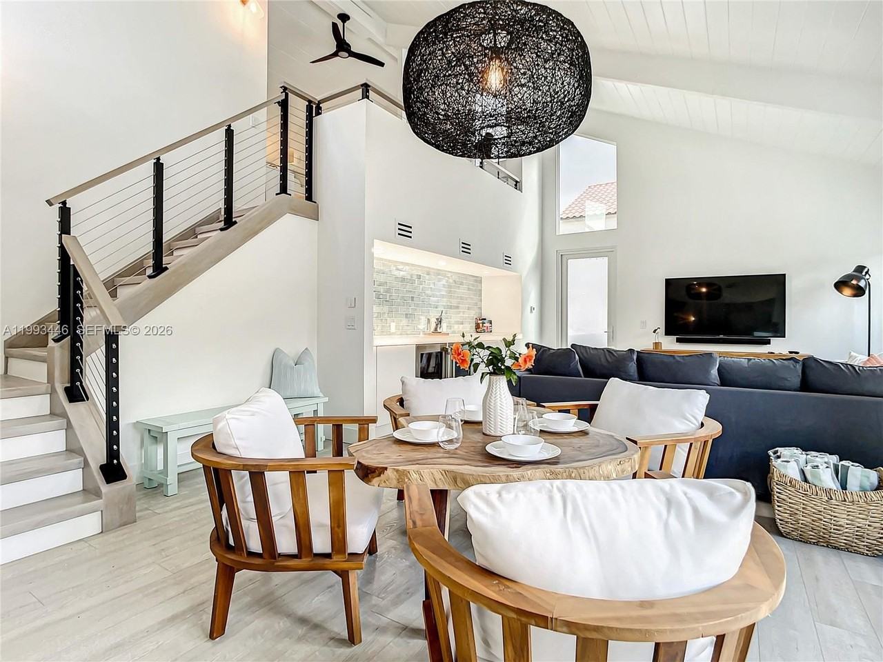 104 Angelfish Ln - Photo 4 of 29