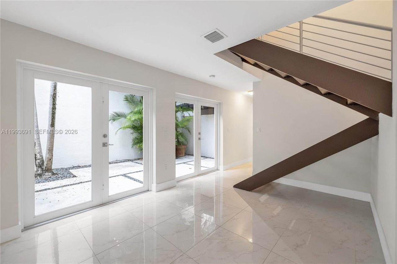 3056 Shipping Ave #2 - Photo 2 of 34