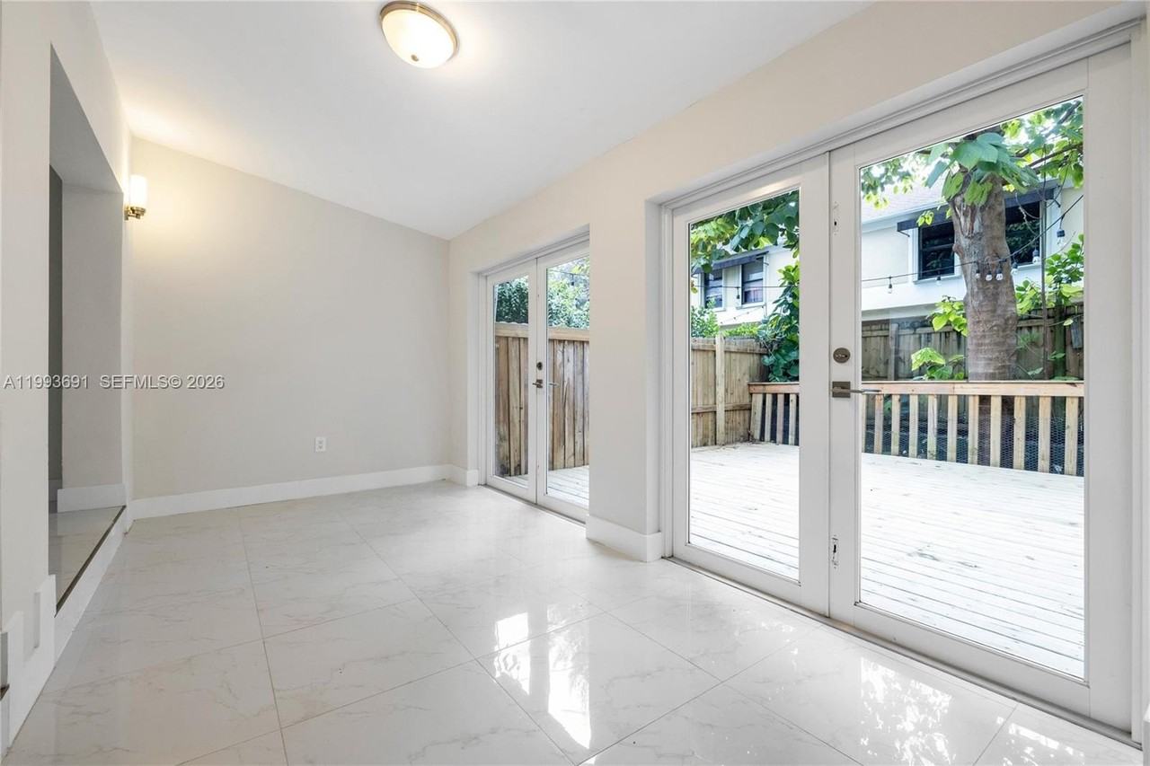 3056 Shipping Ave #2 - Photo 4 of 34