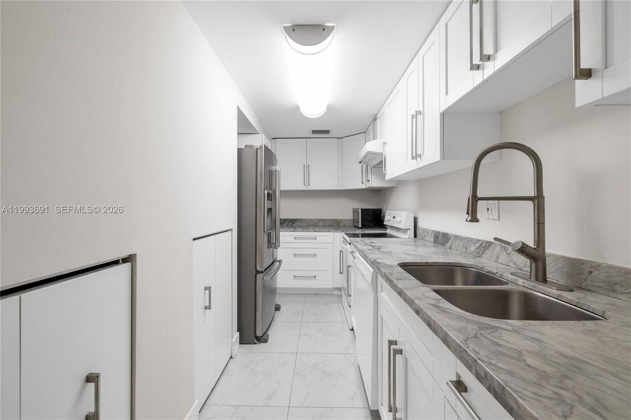 3056 Shipping Ave #2 - Photo 6 of 34