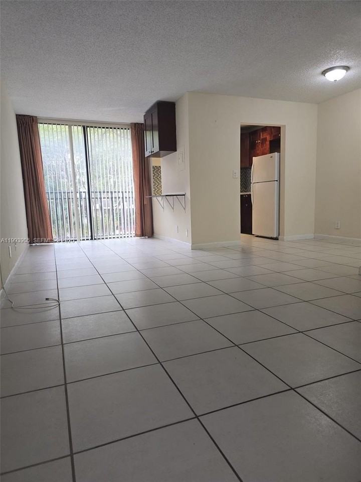 17021 N Bay Rd #225 - Photo 3 of 24