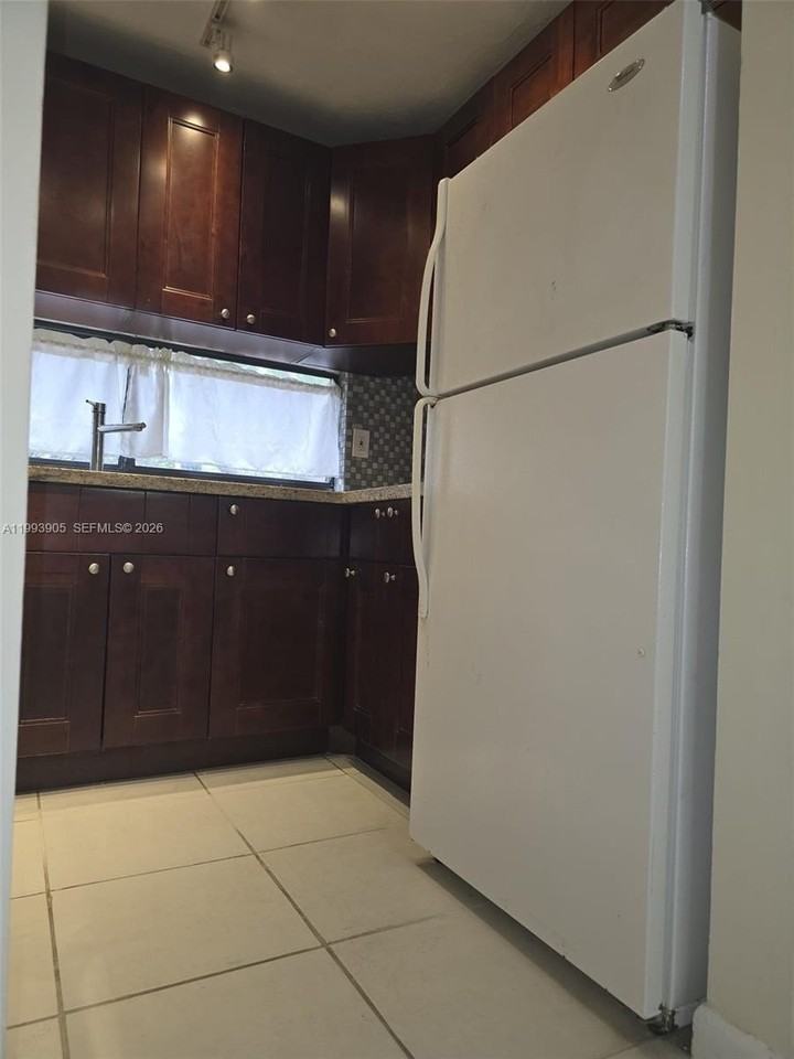 17021 N Bay Rd #225 - Photo 7 of 24