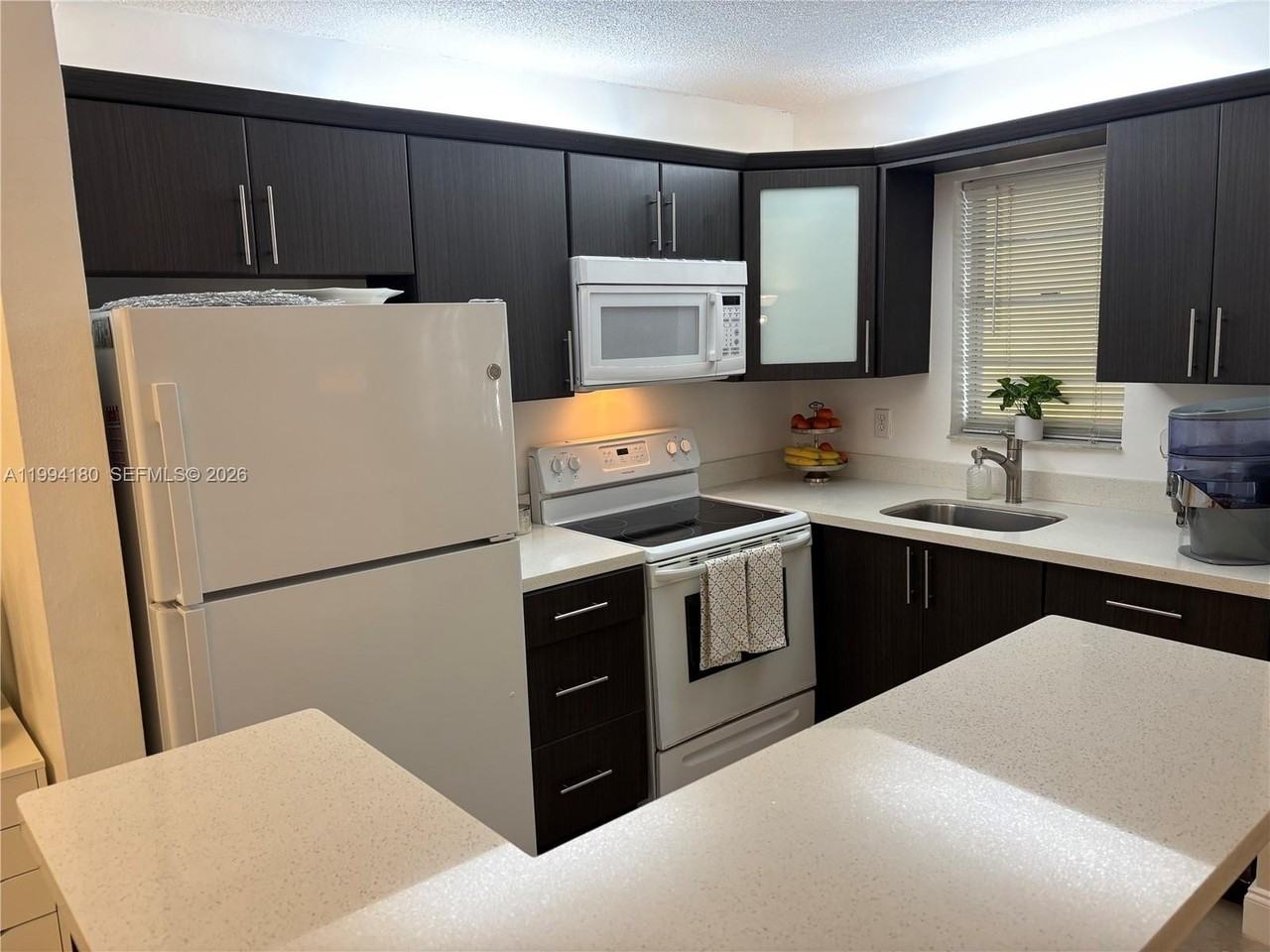 1551 N 12th Ct #12A - Photo 2 of 11