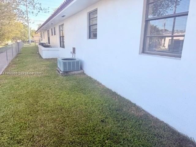 3401 Sw 23rd St #0 - Photo 2 of 13