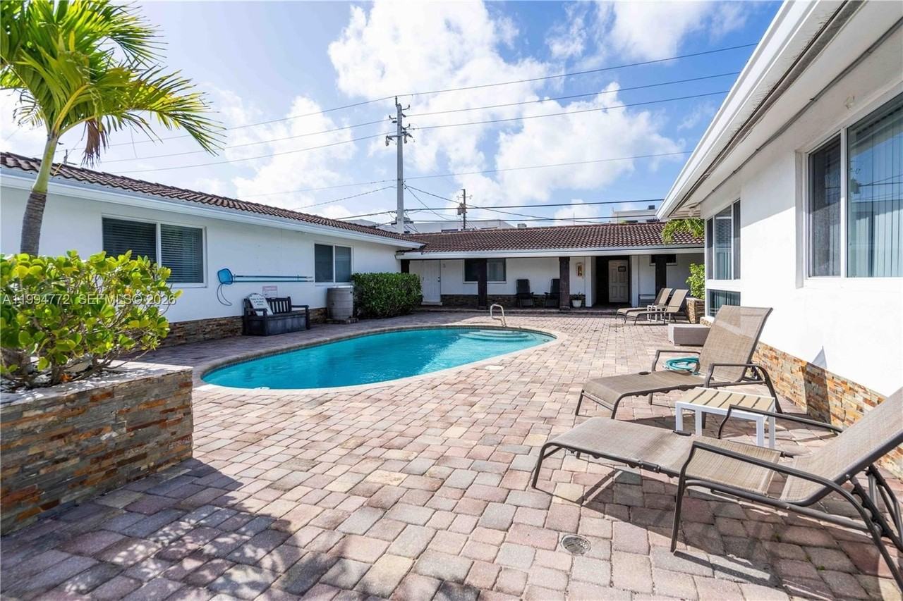 2708 Ne 32nd St #4 - Photo 2 of 18