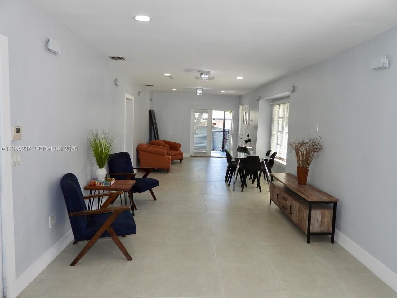 715 Hollywood Blvd - Photo 3 of 28