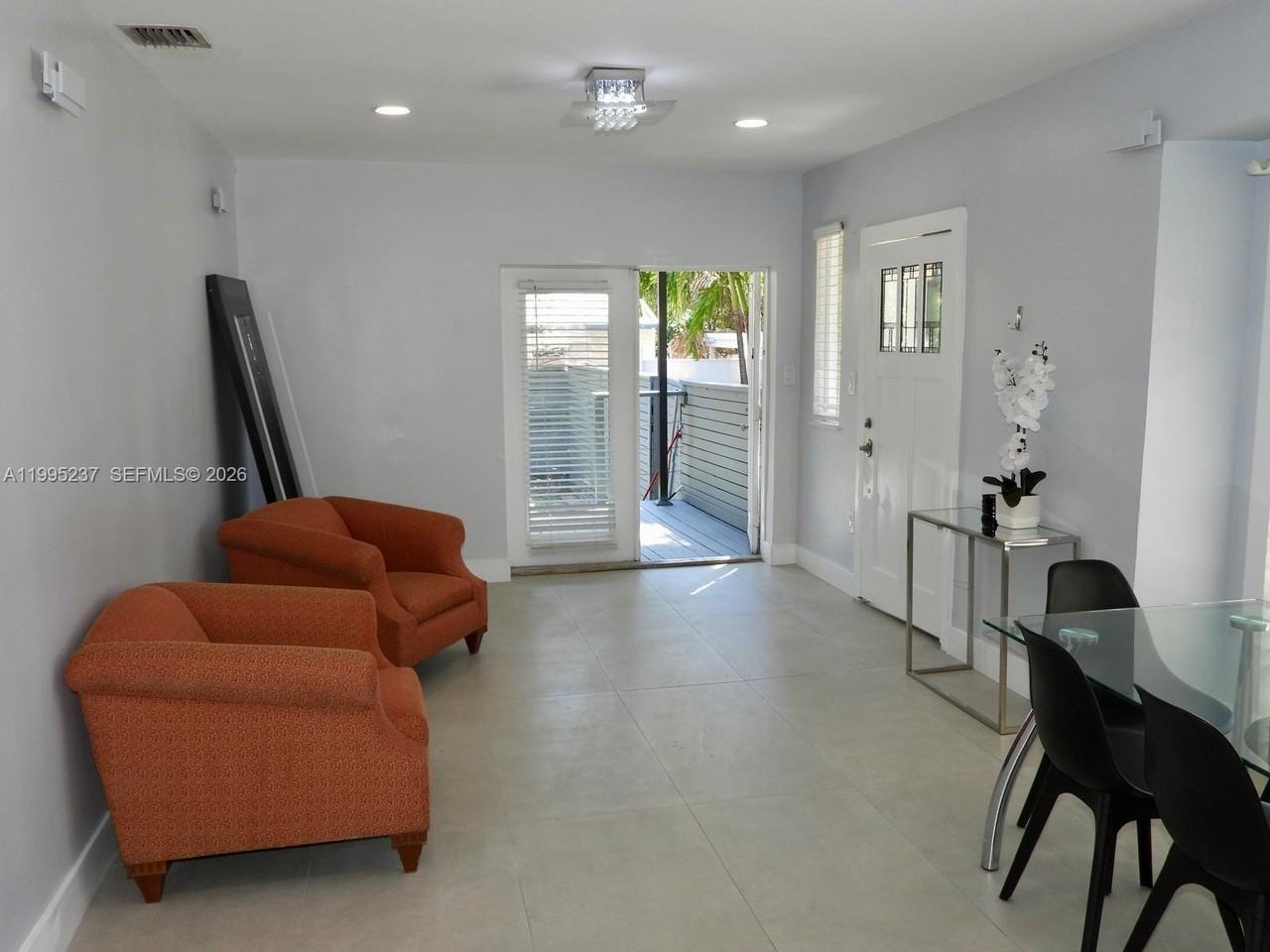 715 Hollywood Blvd - Photo 4 of 28