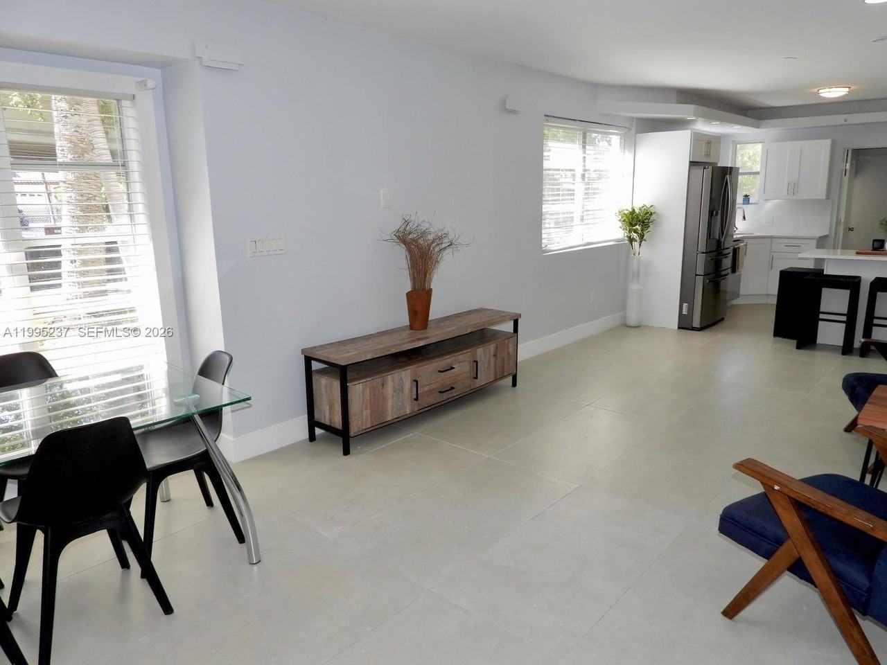 715 Hollywood Blvd - Photo 5 of 28