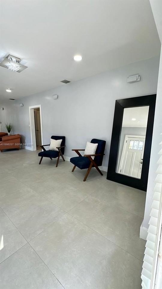 715 Hollywood Blvd - Photo 6 of 28