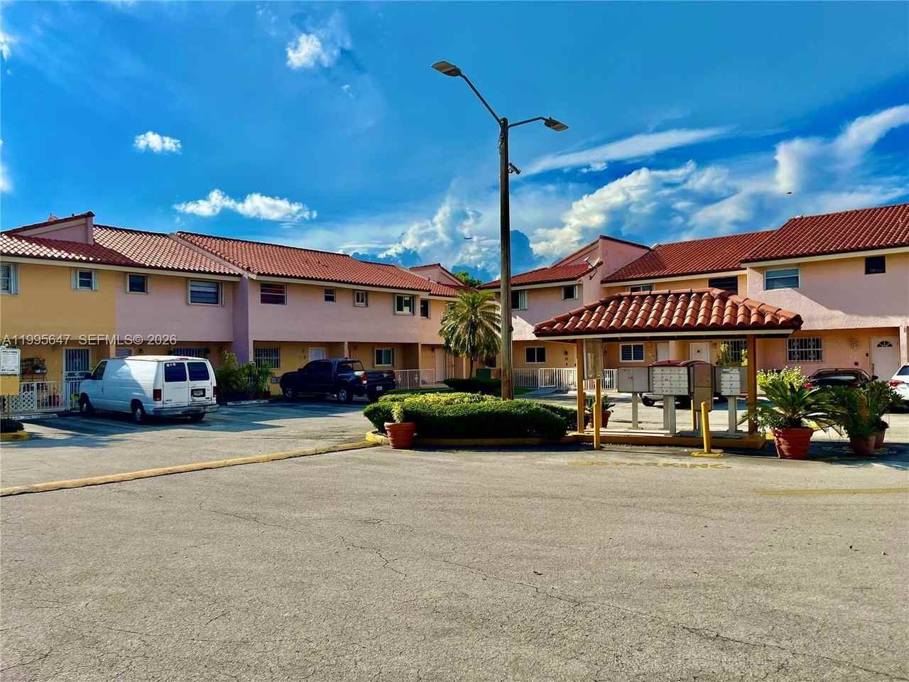 550 Sw 115th Ave #405H - Photo 2 of 13