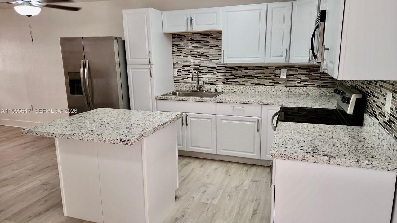 550 Sw 115th Ave #405H - Photo 4 of 13