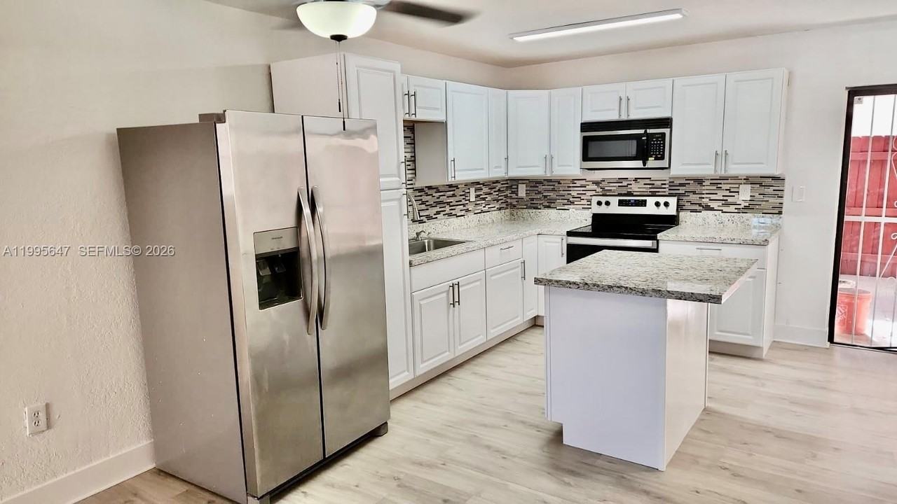 550 Sw 115th Ave #405H - Photo 5 of 13