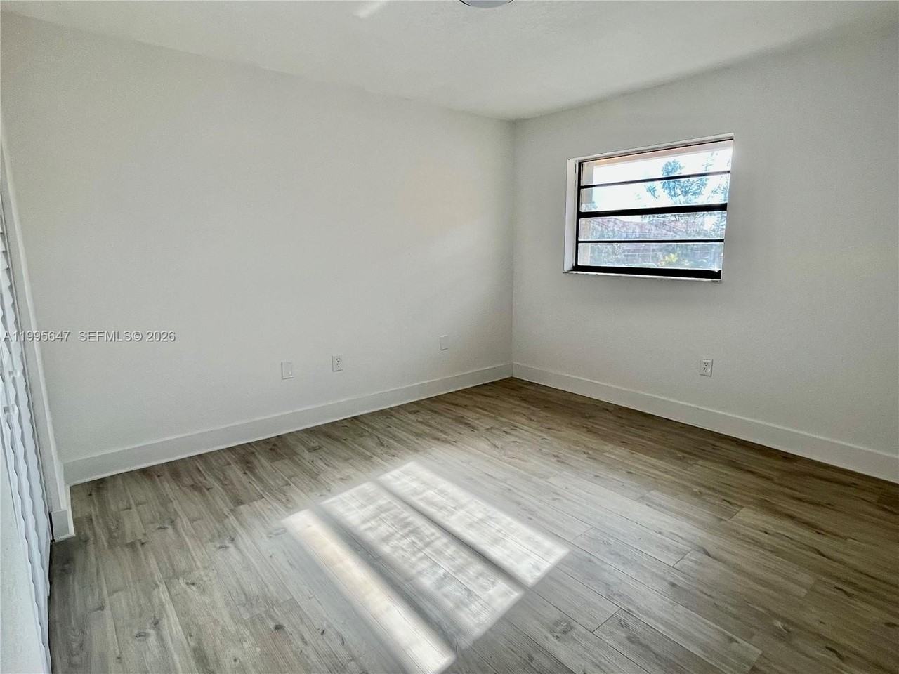 550 Sw 115th Ave #405H - Photo 7 of 13