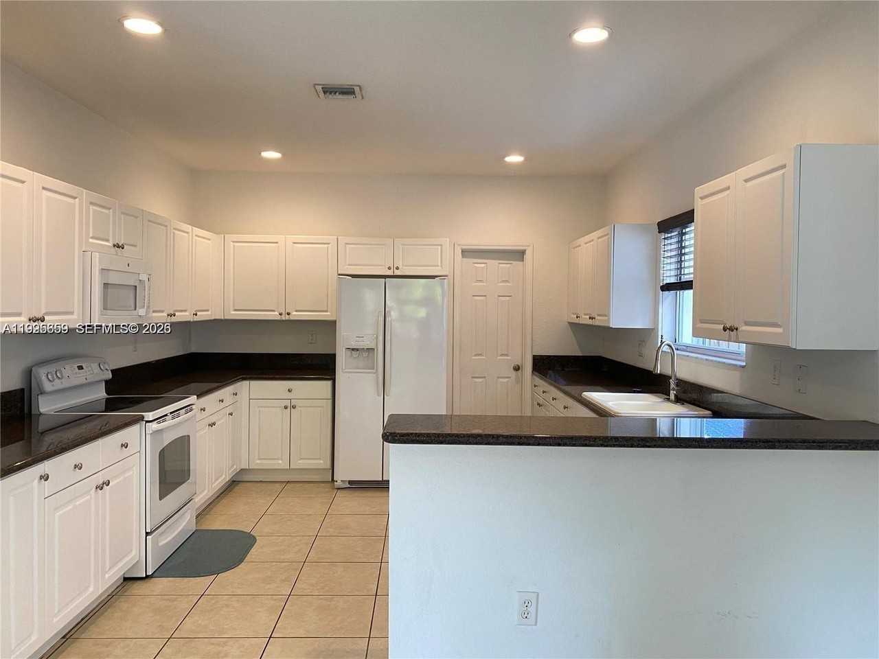 3616 Ne 3rd Ct - Photo 2 of 16