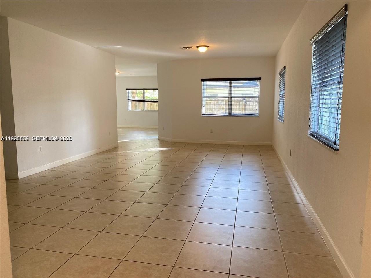 3616 Ne 3rd Ct - Photo 3 of 16
